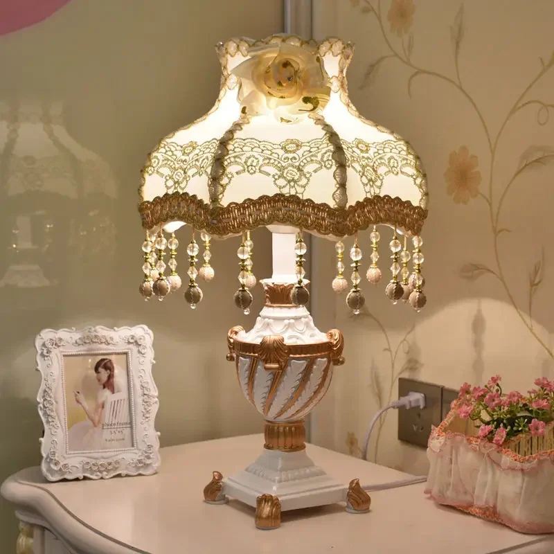 Decor Lighting The Parade - Lampu Meja Vintage Nordic Princess Lamparas