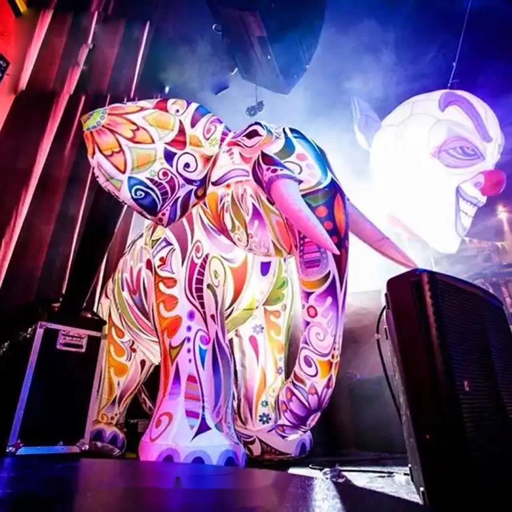 Gajah Raksasa Berwarna-warni D - Decor Lighting The Parade ulasan dan harga